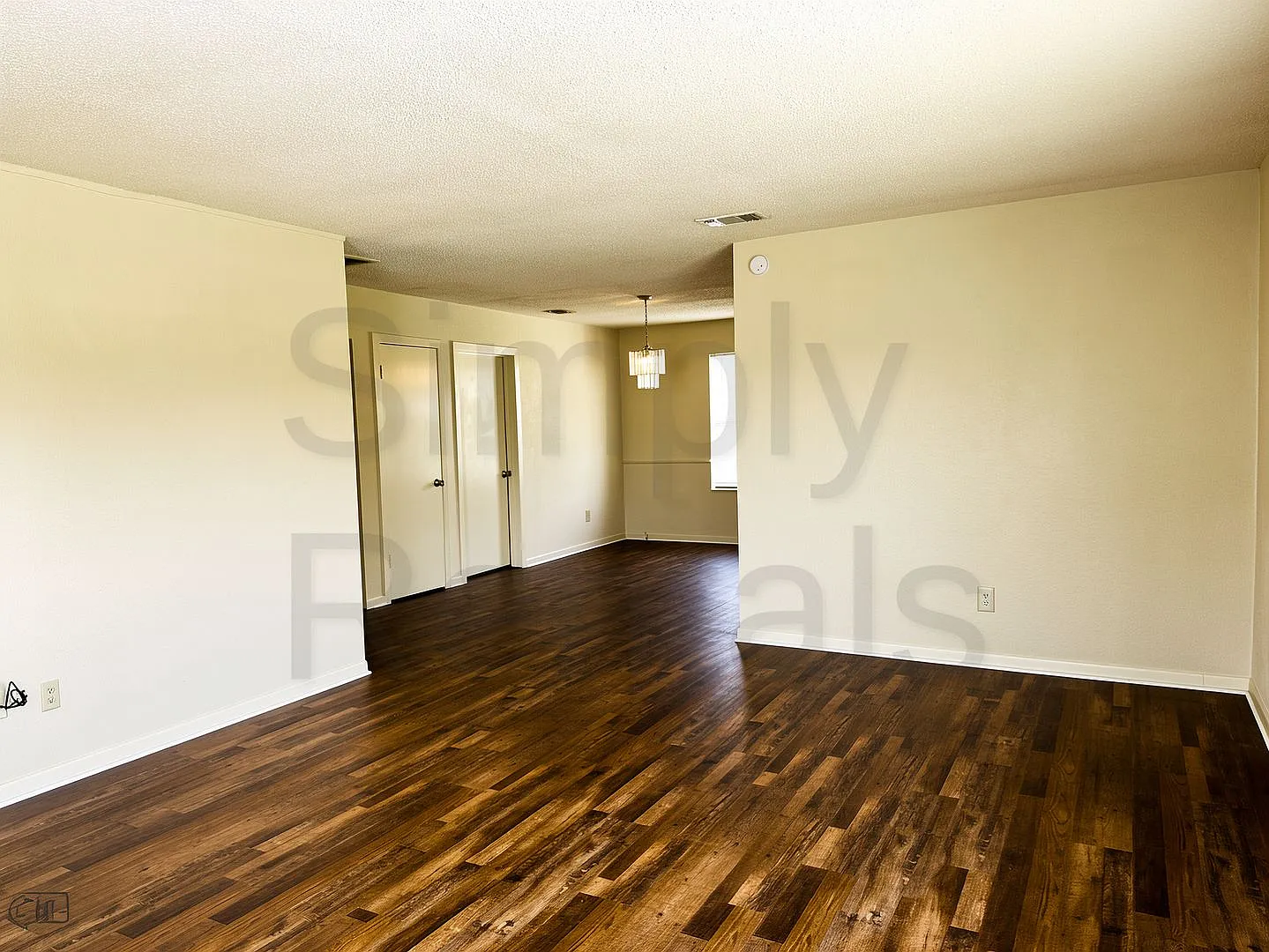 2811 Granger — Photo 2