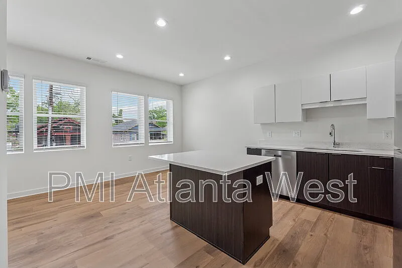 1 bed, 1.0 bath, $1,200 — Photo 2