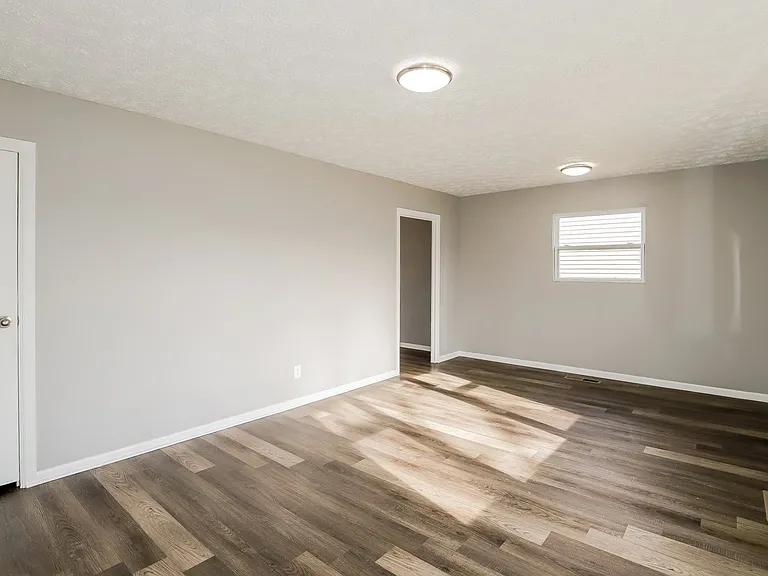 1335767_017_living_room_13381230.jpg