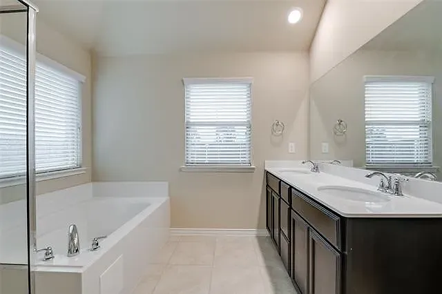 800 Laredo Ct — Photo 17