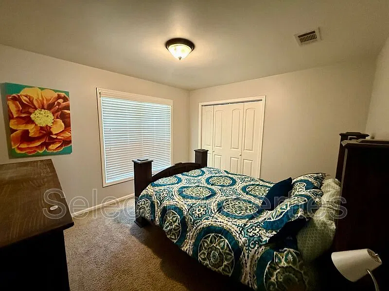 4 bed, 2.0 bath, 2102 sqft, $3,000 — Photo 2