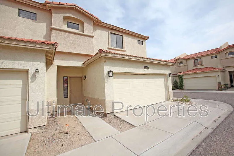 3 bed, 3.0 bath, 1670 sqft, $1,895 — Photo 2