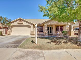 2052 E Smoke Tree Rd, Gilbert, AZ 85296