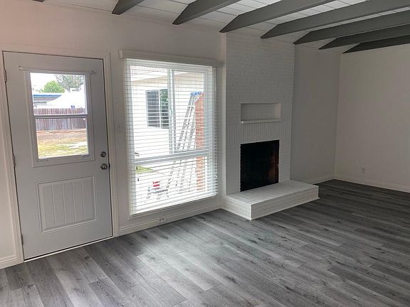 Gas fireplace
