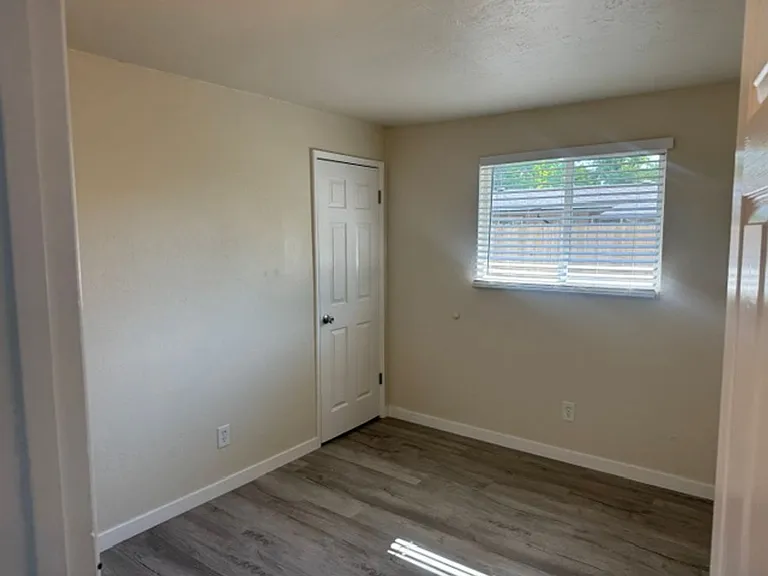3007-3009 Juanipero Way — Photo 8