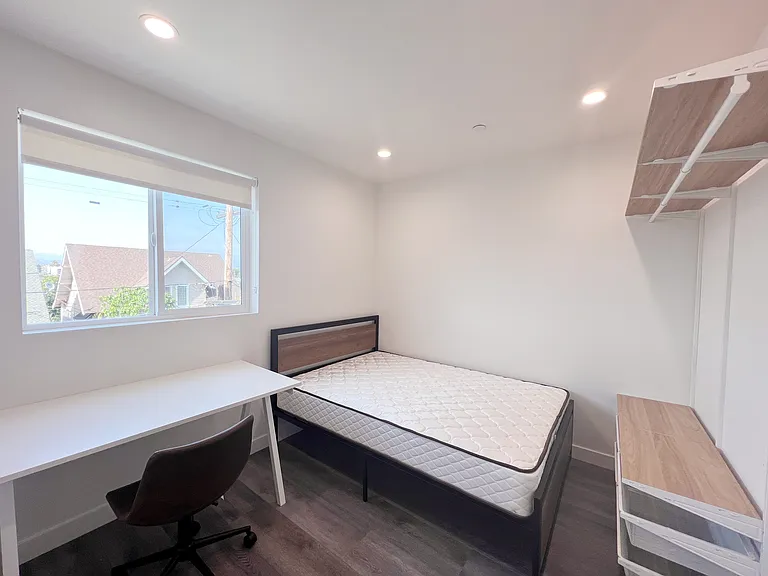 1439 W 37th Dr — Photo 36