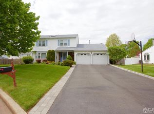 8 Mill Ln, Dayton, NJ 08810