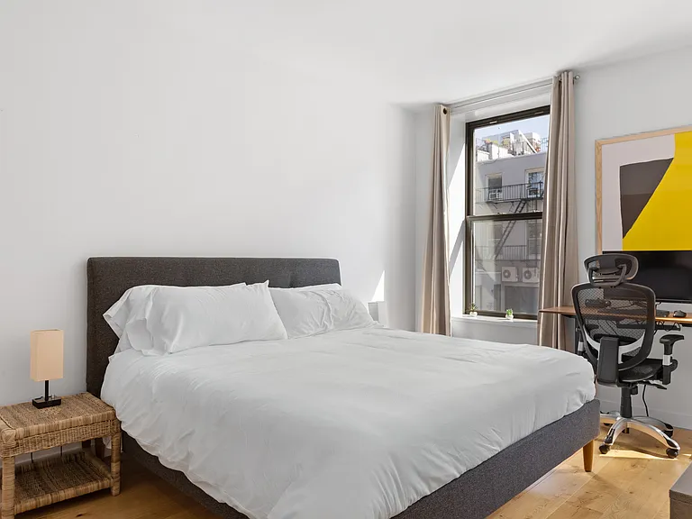 236 E 15th St #3 — Photo 4