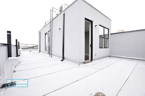 Rented by null | media 58