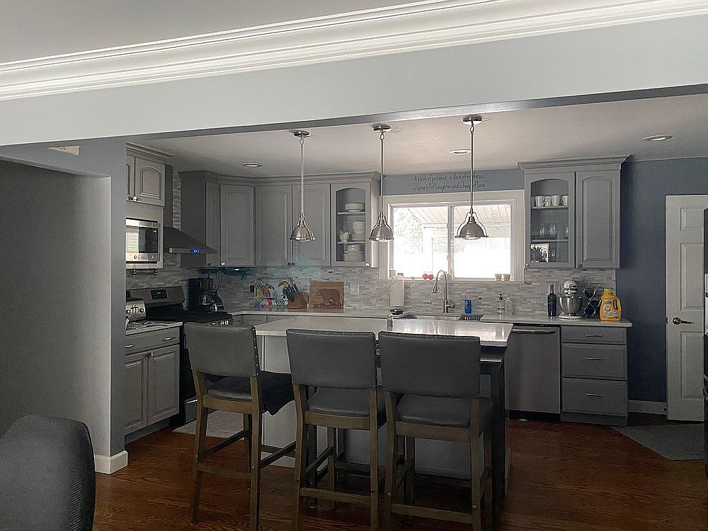 House on the Hill トップス　Checker 90 7448 Denton Hill Rd, Fenton, MI 48430 | Zillow
