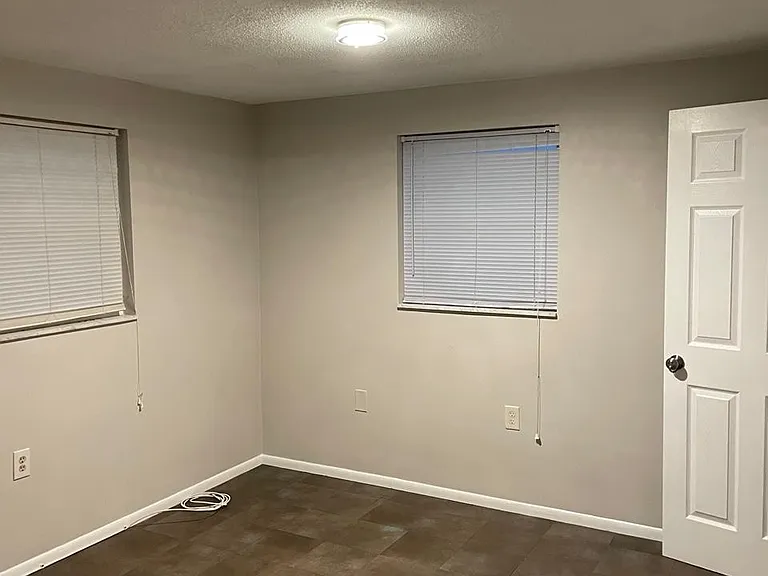 3317 Salisbury Dr — Photo 11