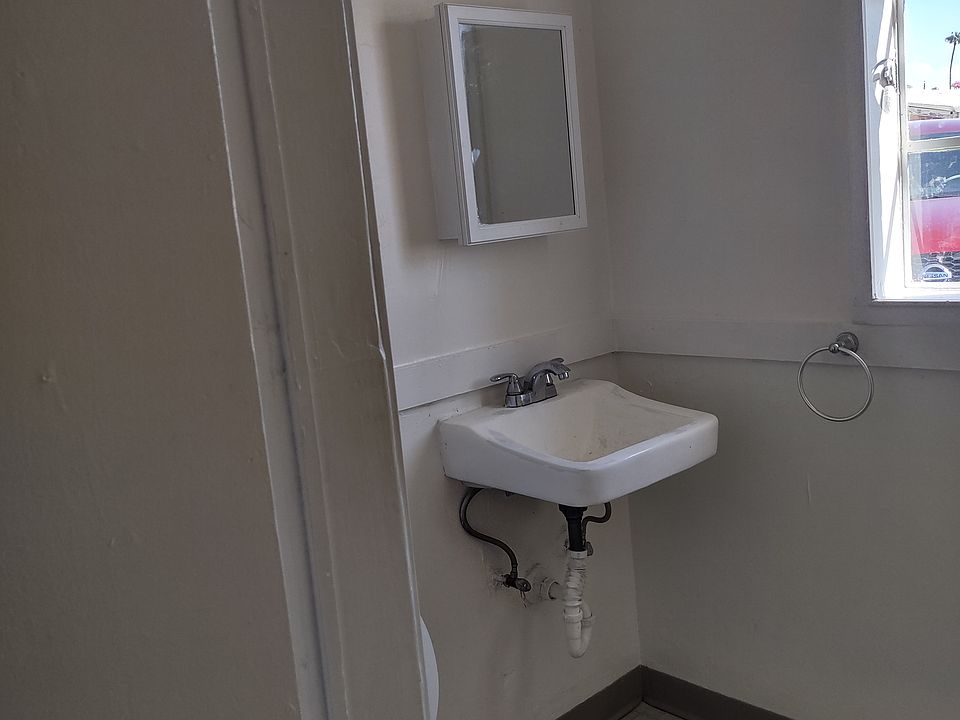 2nd image of 1021 W Main St #11A