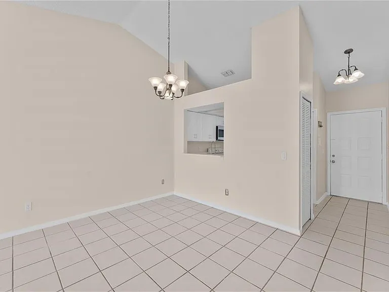 1113 Lucaya Cir — Photo 6