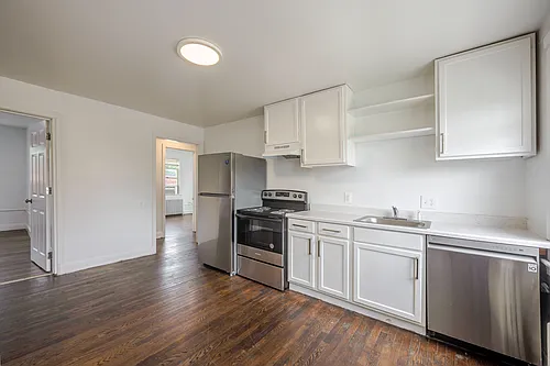 2425 E St NE #3 Photo 1