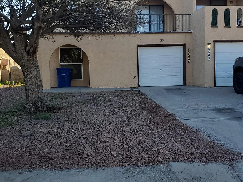 5537 Oakbriar Cir