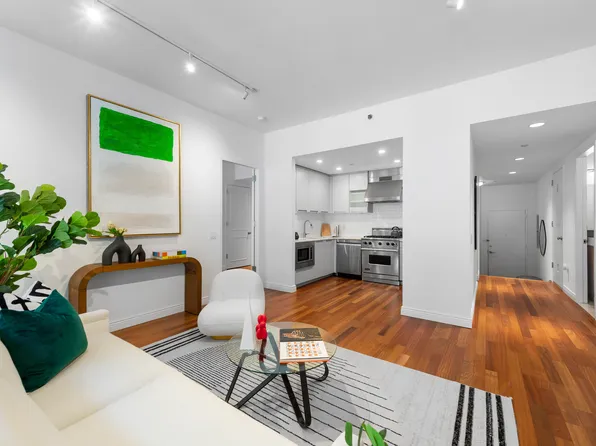 50 West 15th Street C1 image 2 of 11