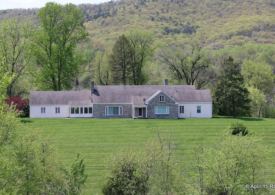 Private Hillside Home with 360 View