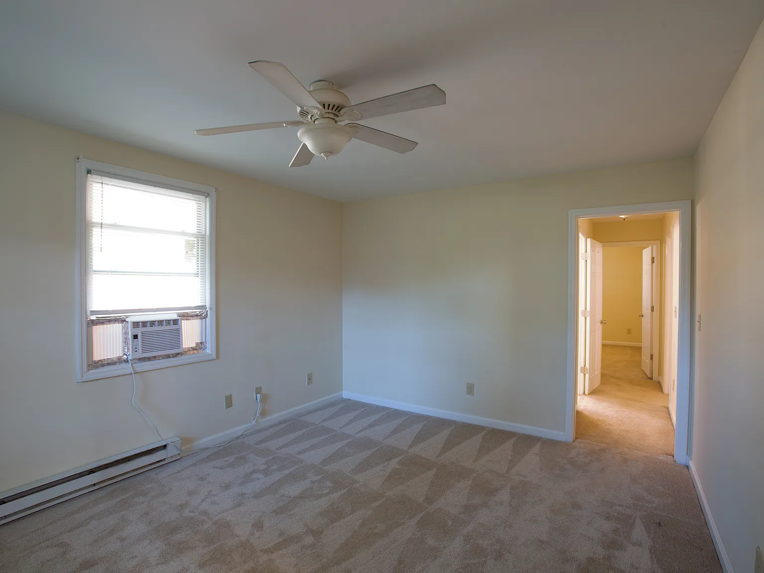 2 bed, 900 sqft, $1,400 — Photo 3