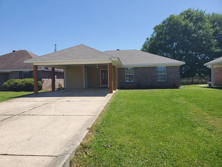 311 Green Meadow Dr — Photo 1
