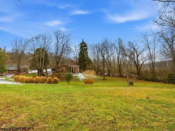 408 Parkway Ave, Anmoore, WV 26323