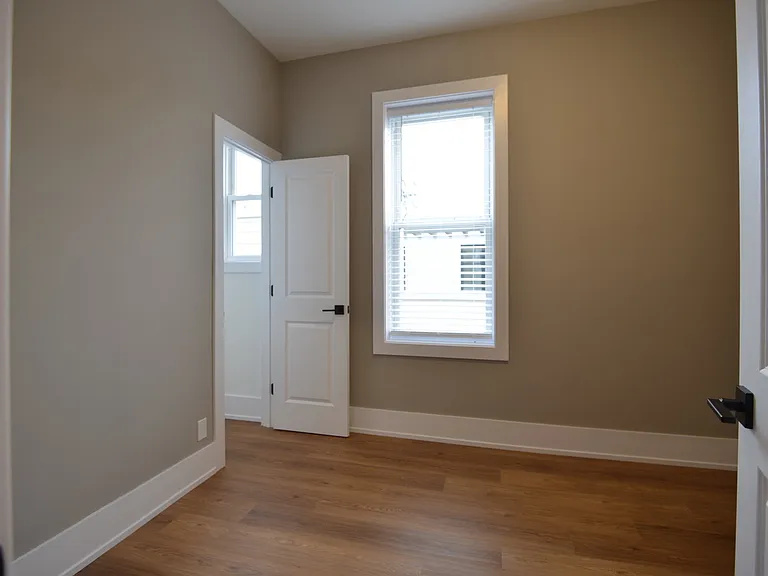 4113 N Damen — Photo 5