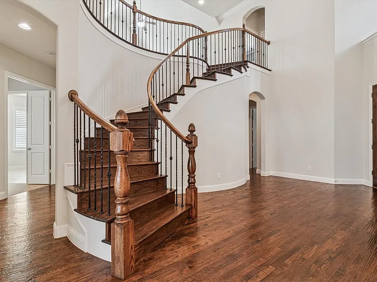 1618 Whirlaway Ct — Photo 3