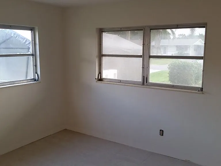 1113 Wesley St — Photo 9