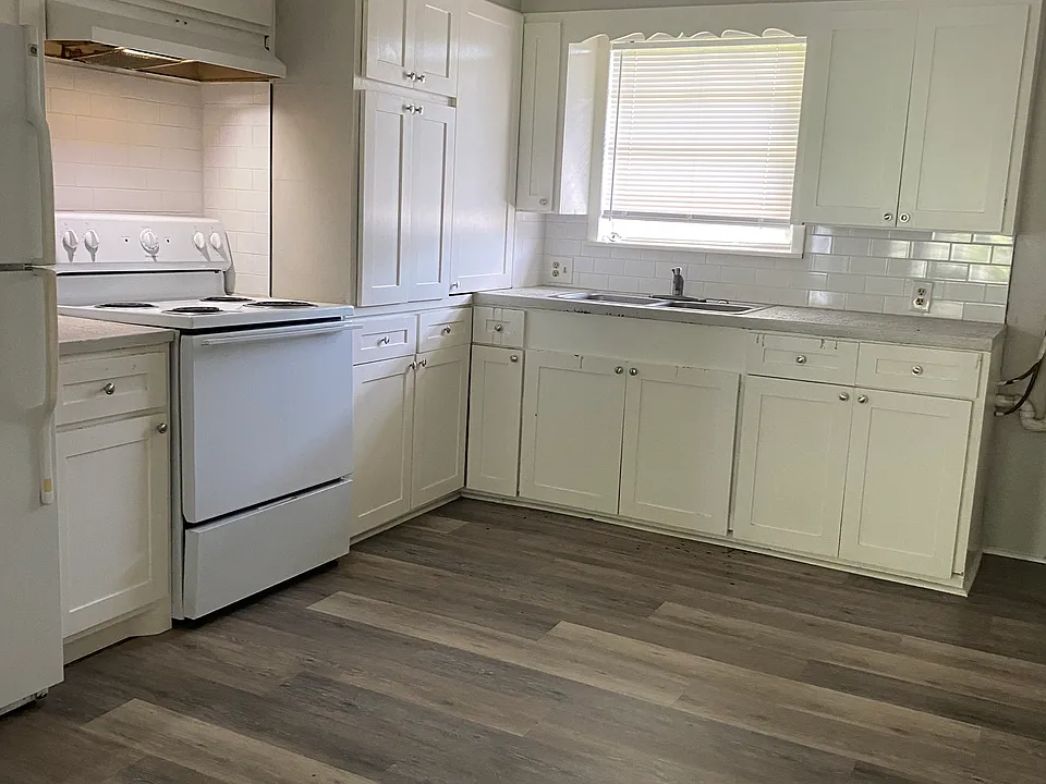 112 W Peters St #4