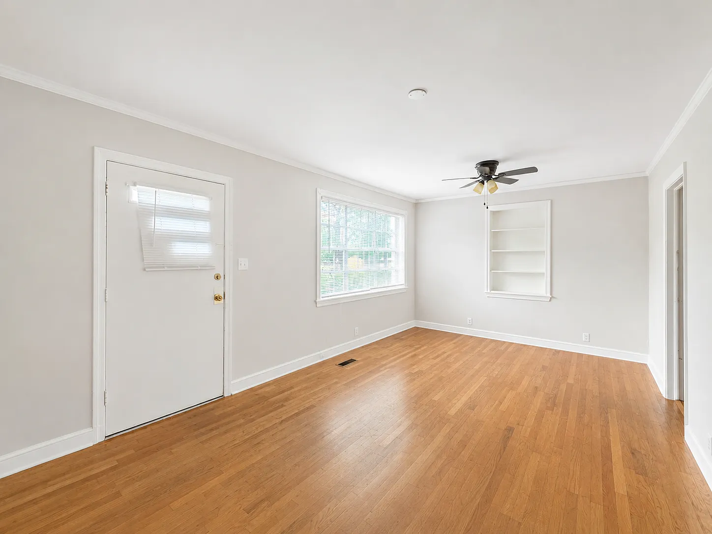 3 bed, 1200 sqft, $1,295 — Photo 2