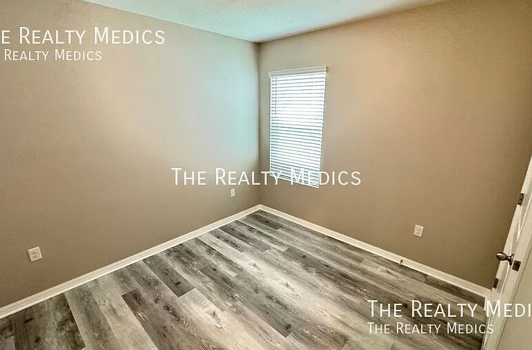 10906 Carlton Fields Dr — Photo 28