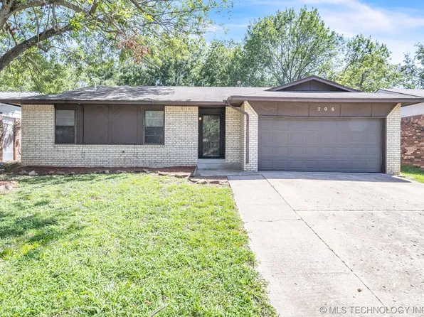706 W 26th St, Sand Springs, OK 74063