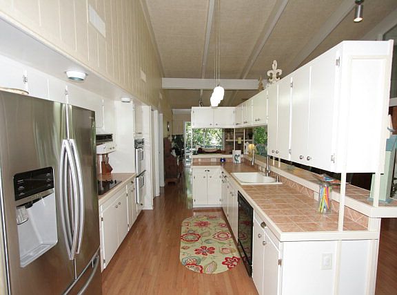 5th image of 741 Rosemary Dr