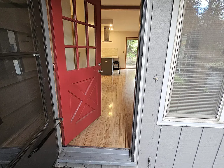 690 SW 130th Ave — Photo 3