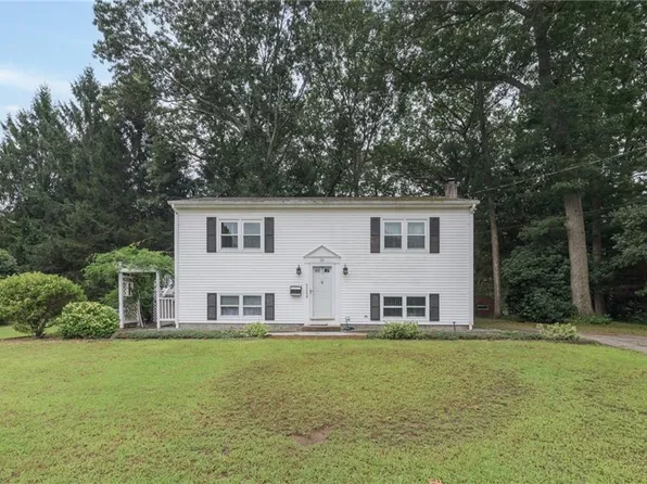 32 Laurel Ln, East Greenwich, RI 02818