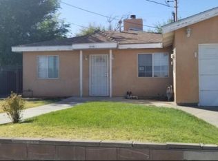 1044 W Newgrove St, Lancaster, CA 93534