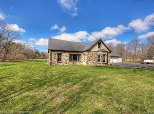 8195 Hickory Ridge Rd, Holly, MI 48442