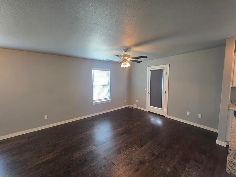 2828 Blackstone — Photo 3