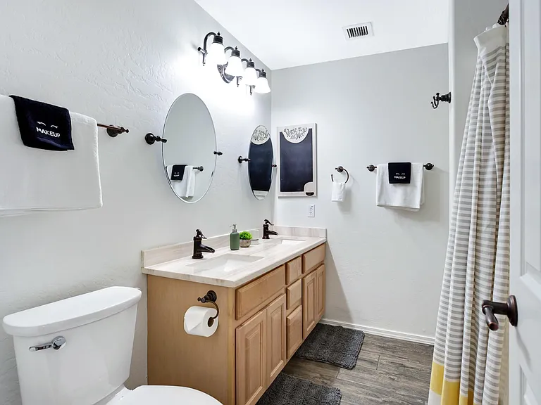 559 W Scott Ave — Photo 33