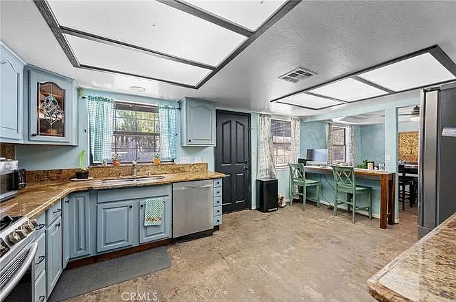 3 bed, 3822 sqft, $6,500 — Photo 2