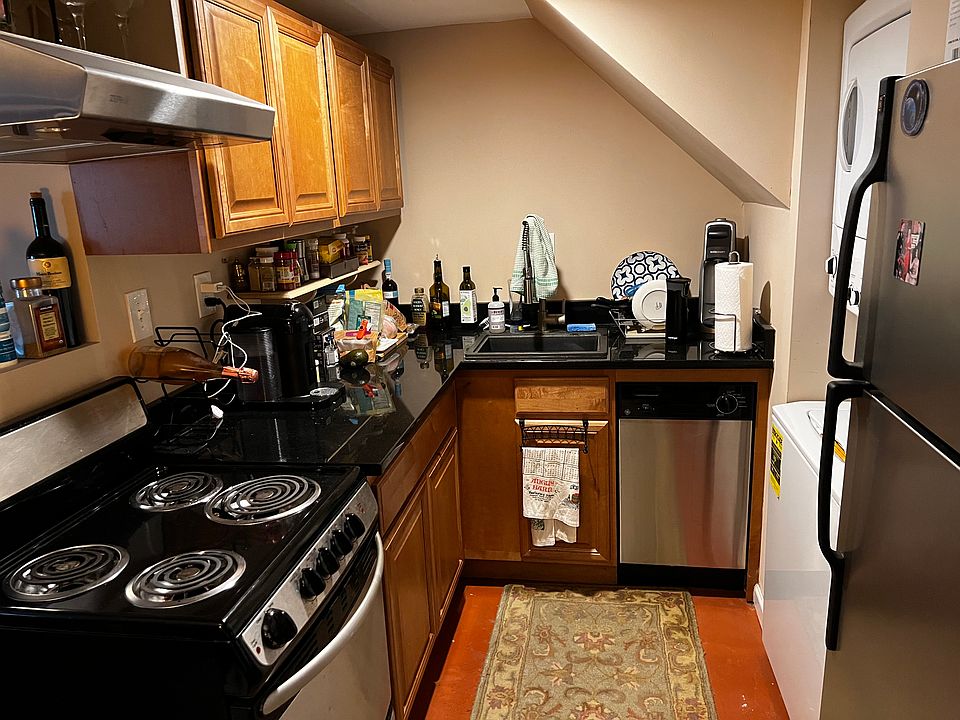 Electric kitchen with dishwasher, W/D, and microwave