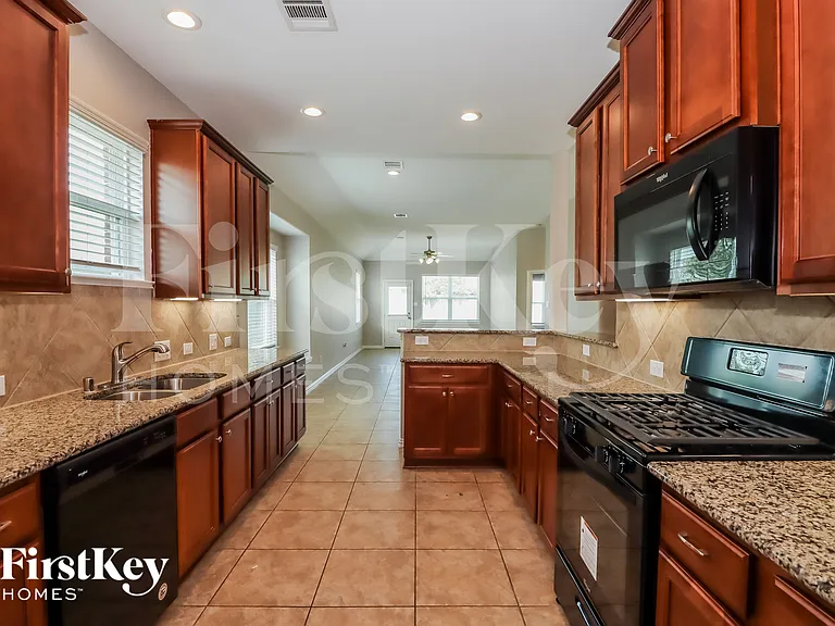 131 Brazos Dr — Photo 8