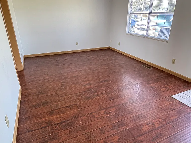 310 Southern Dr — Photo 5
