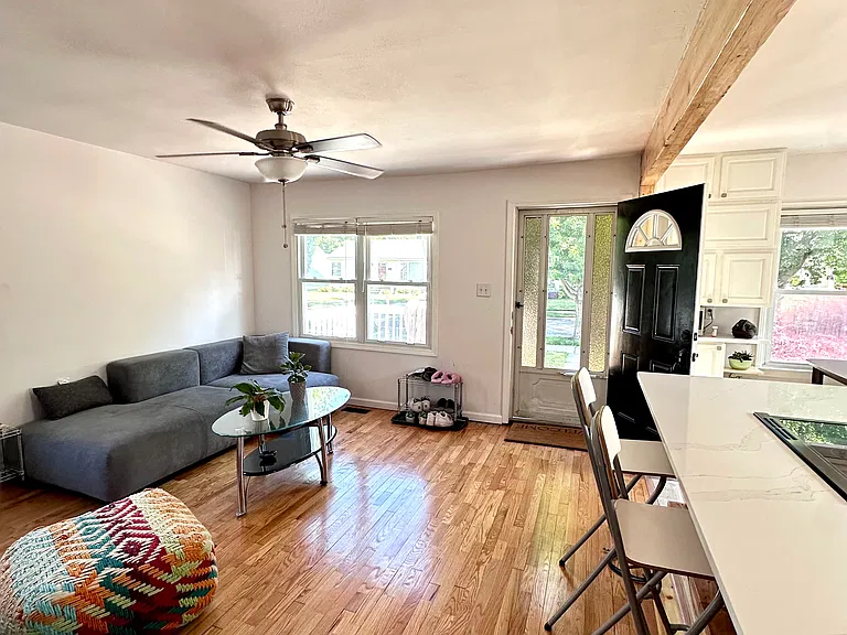 2404 Rowland Ave — Photo 5