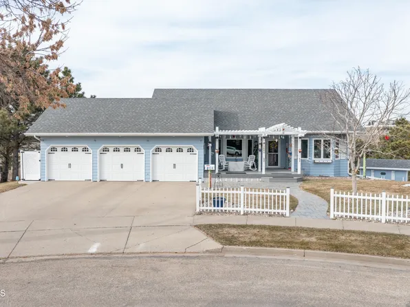 1300 Territory Dr, Bismarck, ND 58503