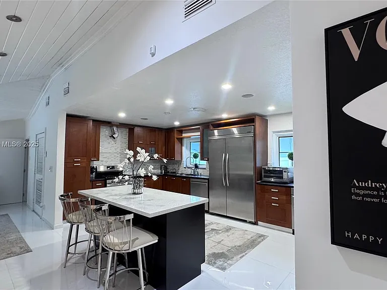 1332 Van Buren St — Photo 13