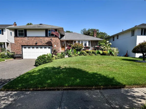 11 Southview Court, Carle Place, NY 11514