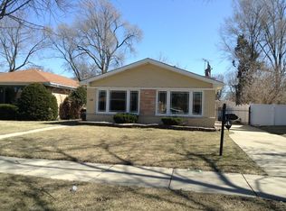 8821 Mango Ave, Morton Grove, IL 60053