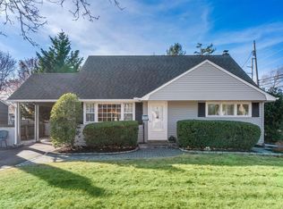 1 Nevada St, Syosset, NY 11791