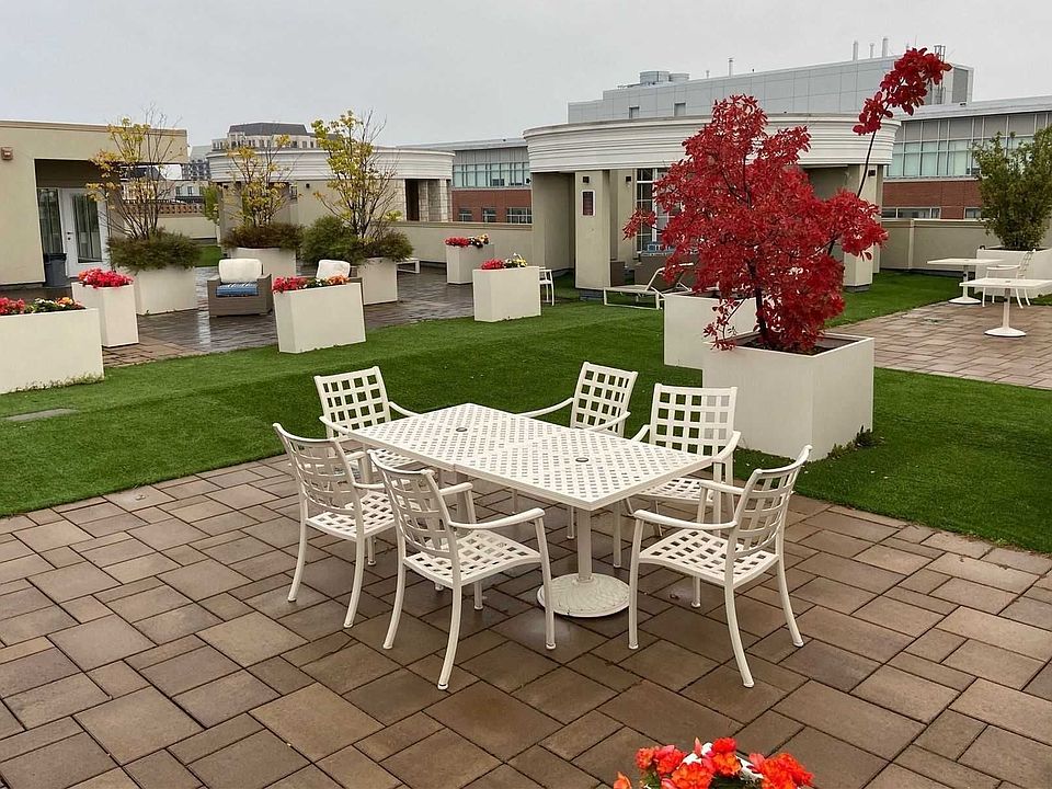 1st image of 216 Oak Park Blvd #301