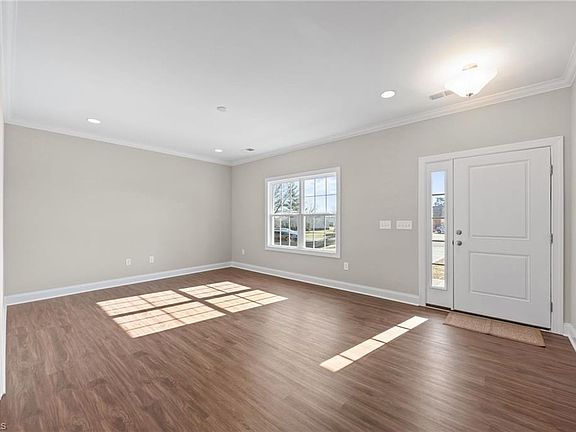 4th image of 1002 Ivey Rd